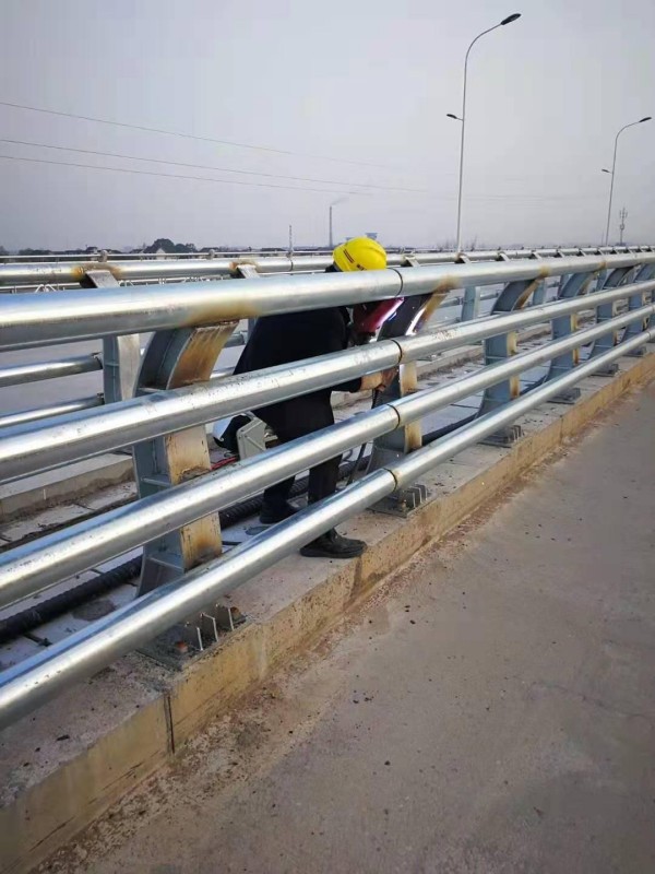 道路防撞護欄