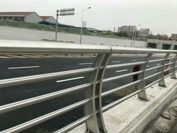 橋梁護欄